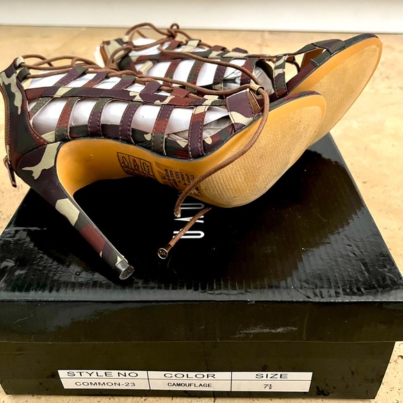 Camouflage heels - Picture 3 of 5